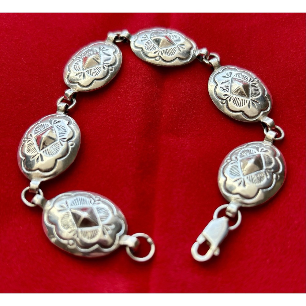 Sterling Silver Native American Conch Bracelet 7 inches Six Conchs.